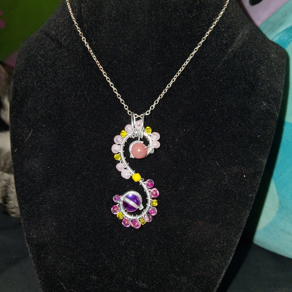 Elegant Handnade Multi-Color Pendant Necklace - Picture 2 of 3